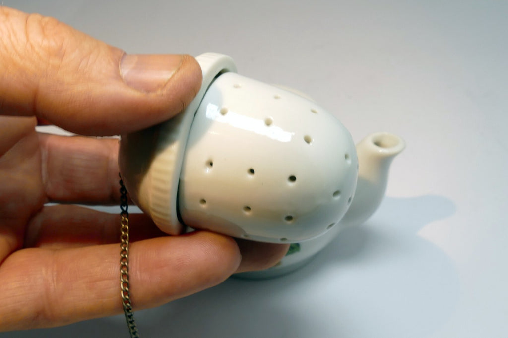 Japanese Porcelain Teapot with Loose Leaf catcher infuser rose floral design