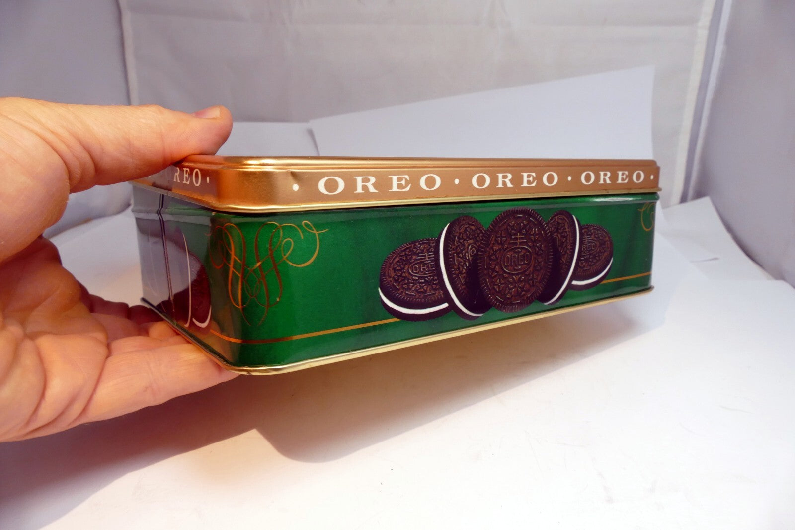 Oreo  Cookie Christmas Eve Tin empty container with Santa Claus & Boy  1991