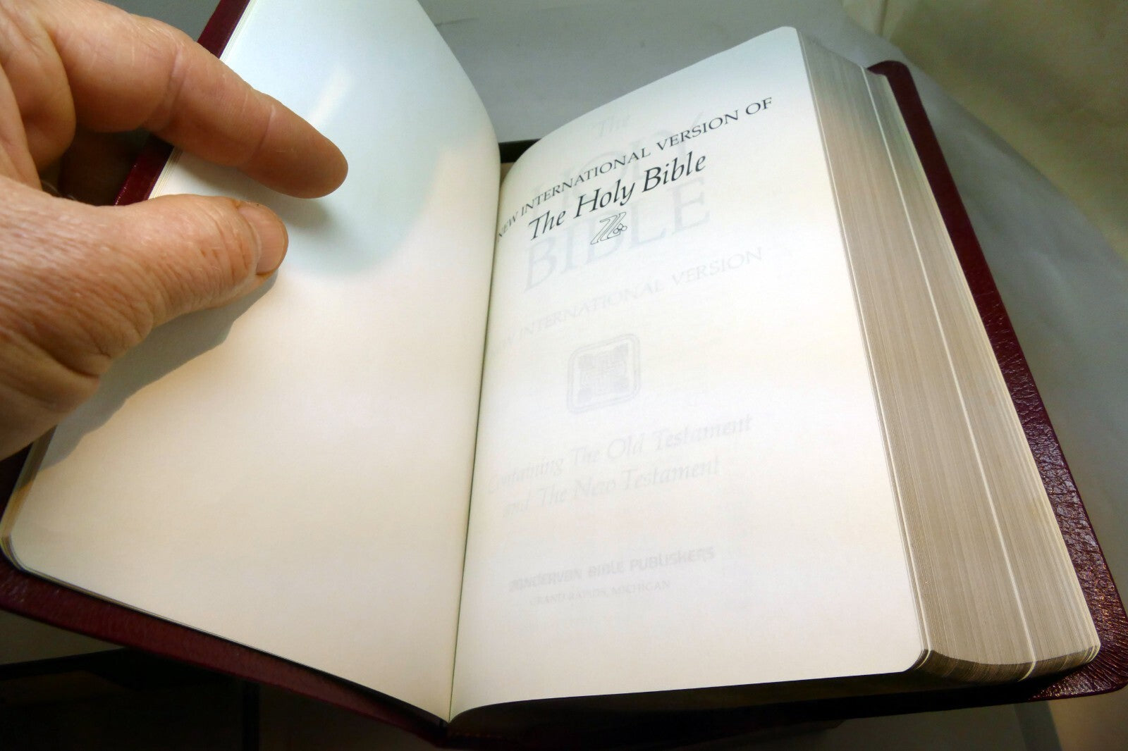 Holy Bible New International Version With Red Letter 1983 ninth print