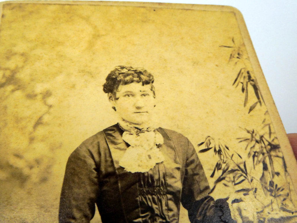 Picture of Lady VINTAGE ANTIQUE Photograph 2.5X4" 1880 by Glenhill Jerseyville