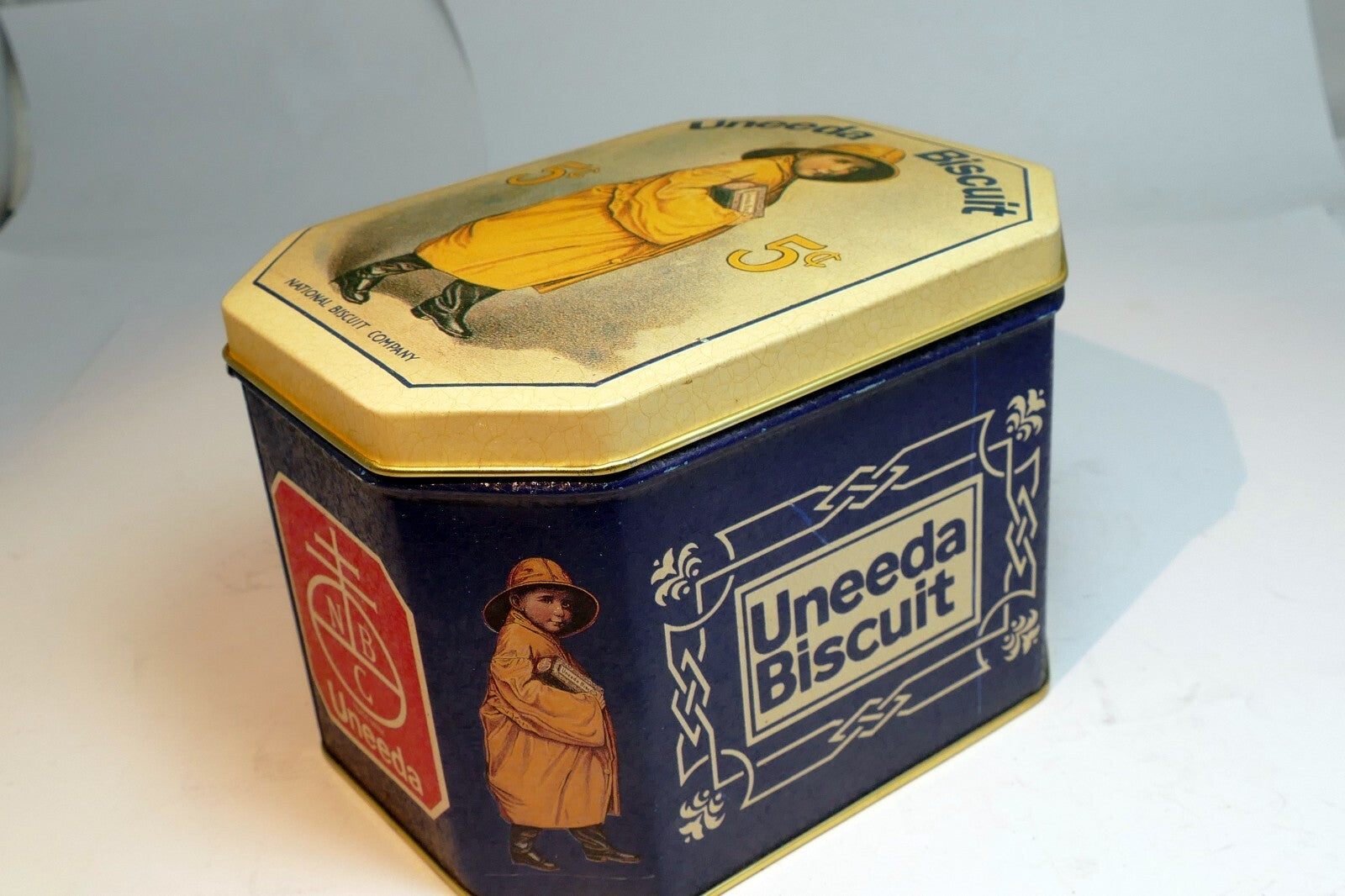 Uneeda Biscuits Tin Depicts 1923 Art Tin octagonal empty container boy