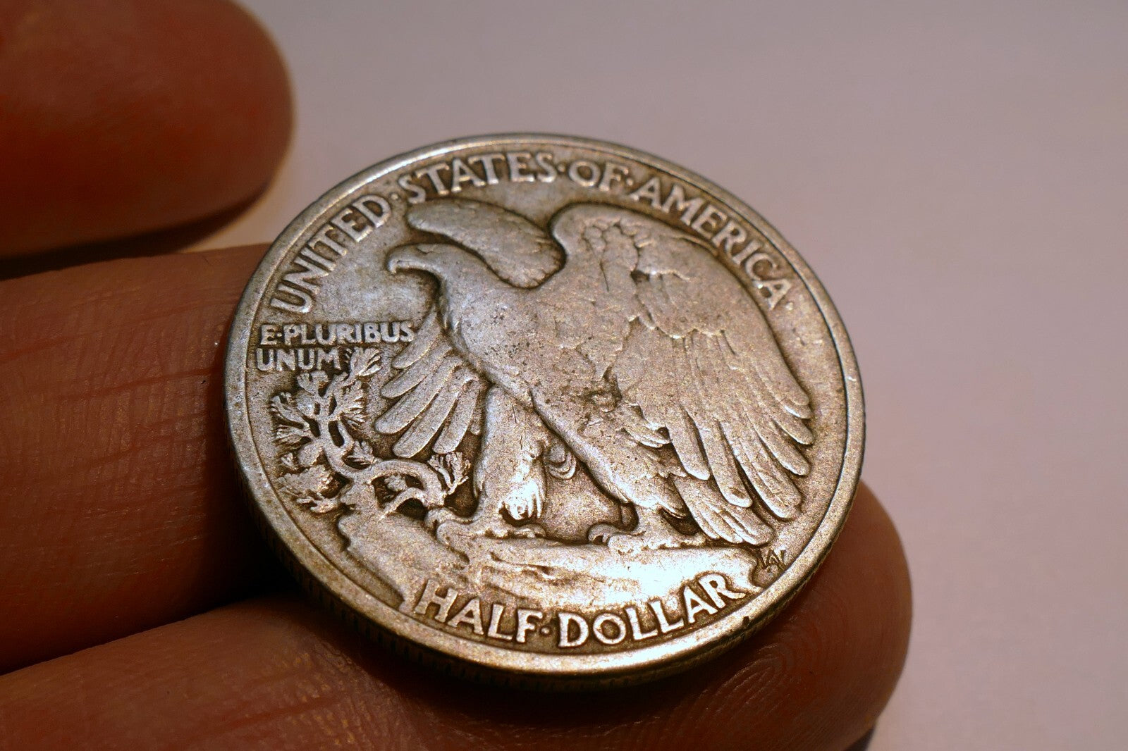 1943 WALKING LIBERTY SILVER HALF DOLLAR COIN
