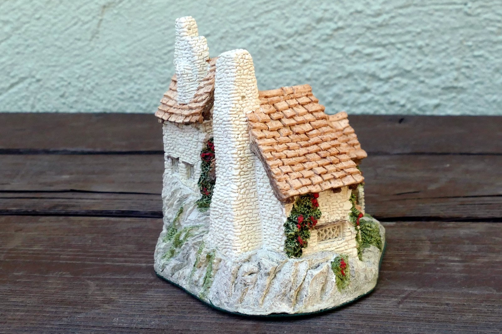 David Winters Cottages Green Dragon Pub 1983  hand painted UK Great Britain