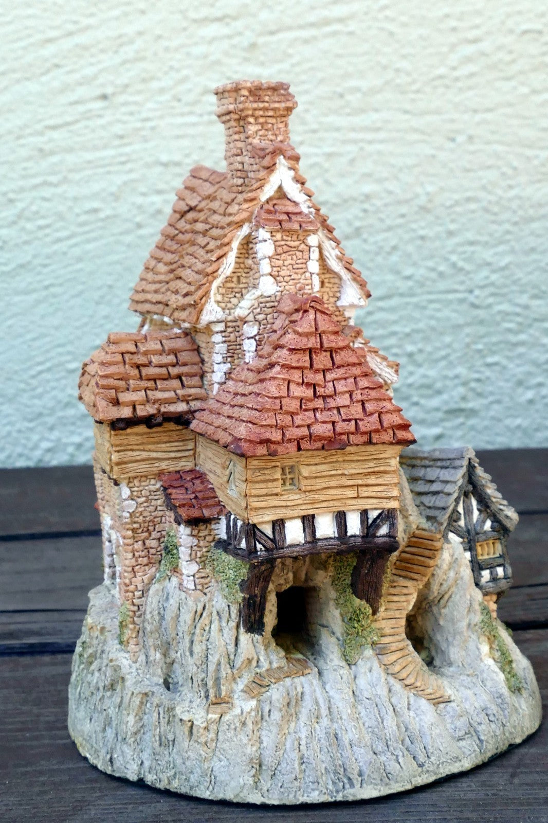 David Winter Cottages"The House on Top" Hand Painted 1982