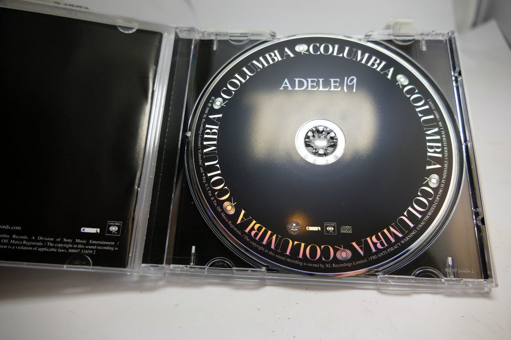 Adele 19 CD - Case with cracks