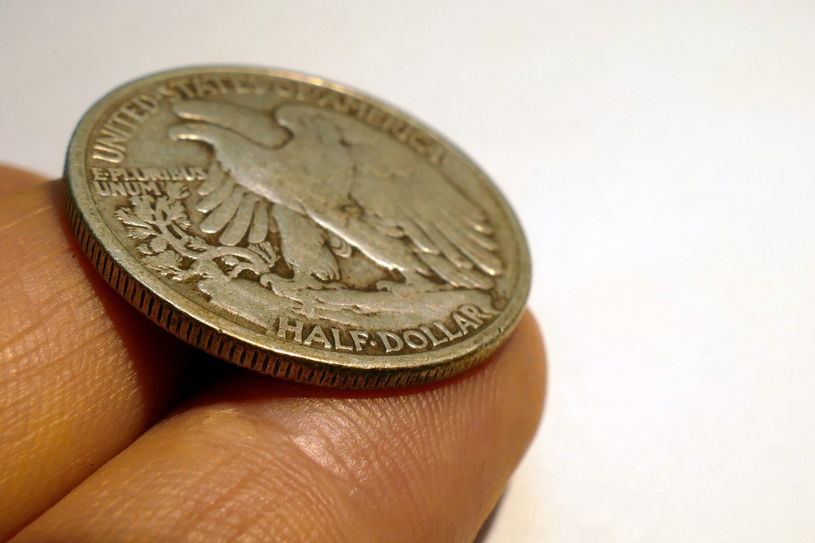 1943 WALKING LIBERTY SILVER HALF DOLLAR COIN