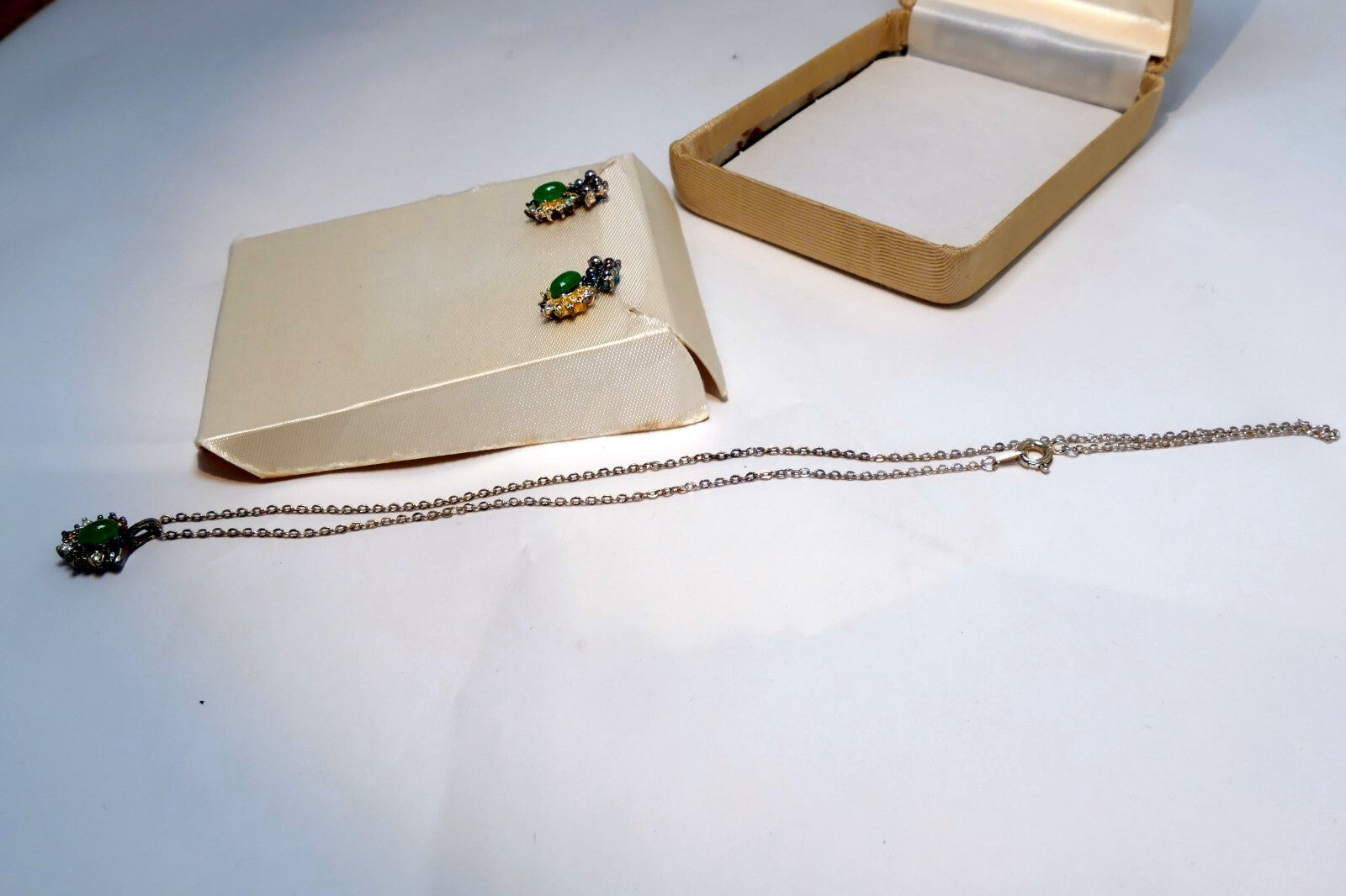 VINTAGE Jennifer Moore Green Pendant Ear Ring Set vintage