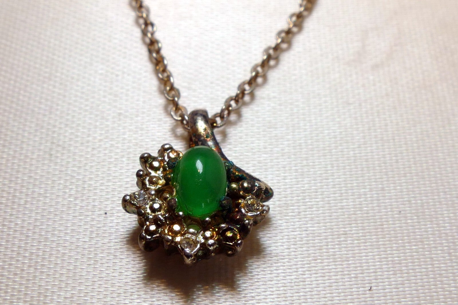 VINTAGE Jennifer Moore Green Pendant Ear Ring Set vintage