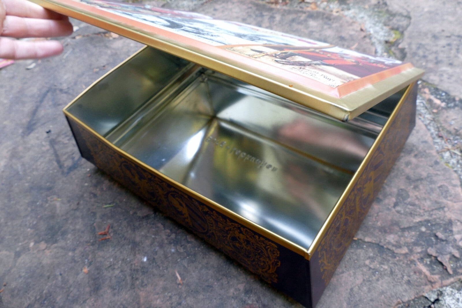 German Tin Box Schumann Nürnberger Burg Lebkuchen 12X15X5" large knight metal
