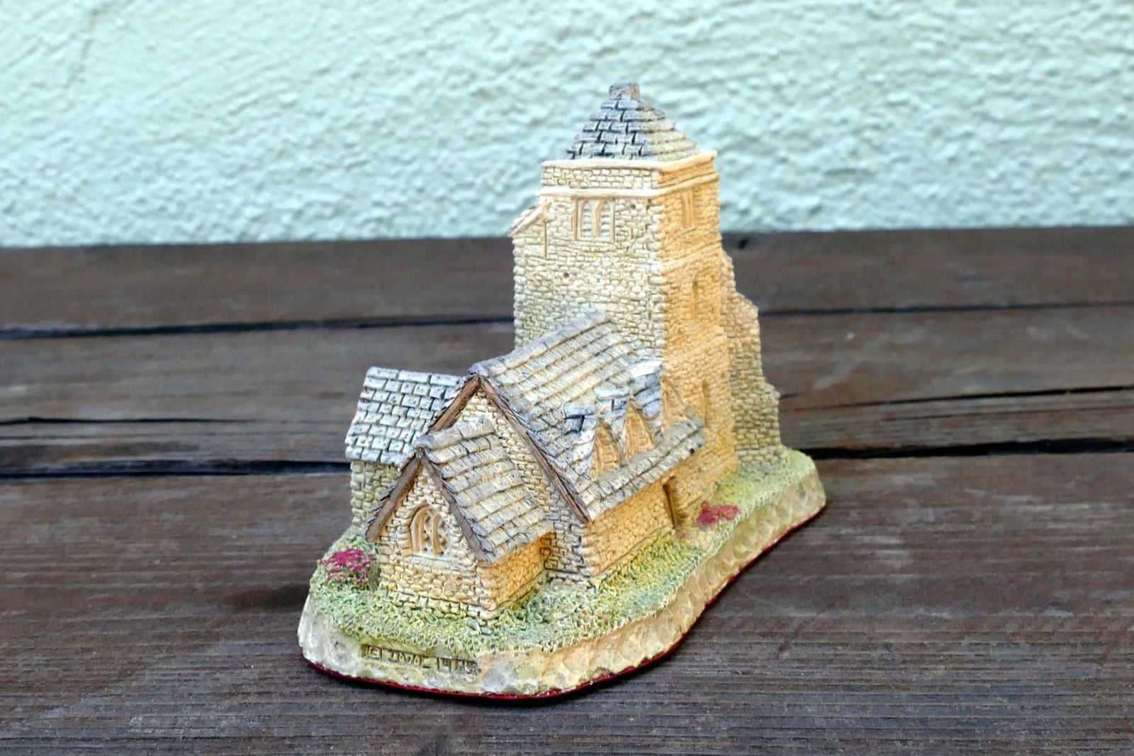 David Winter Cottages ST GEORGE’S CHURCH Hand Painted