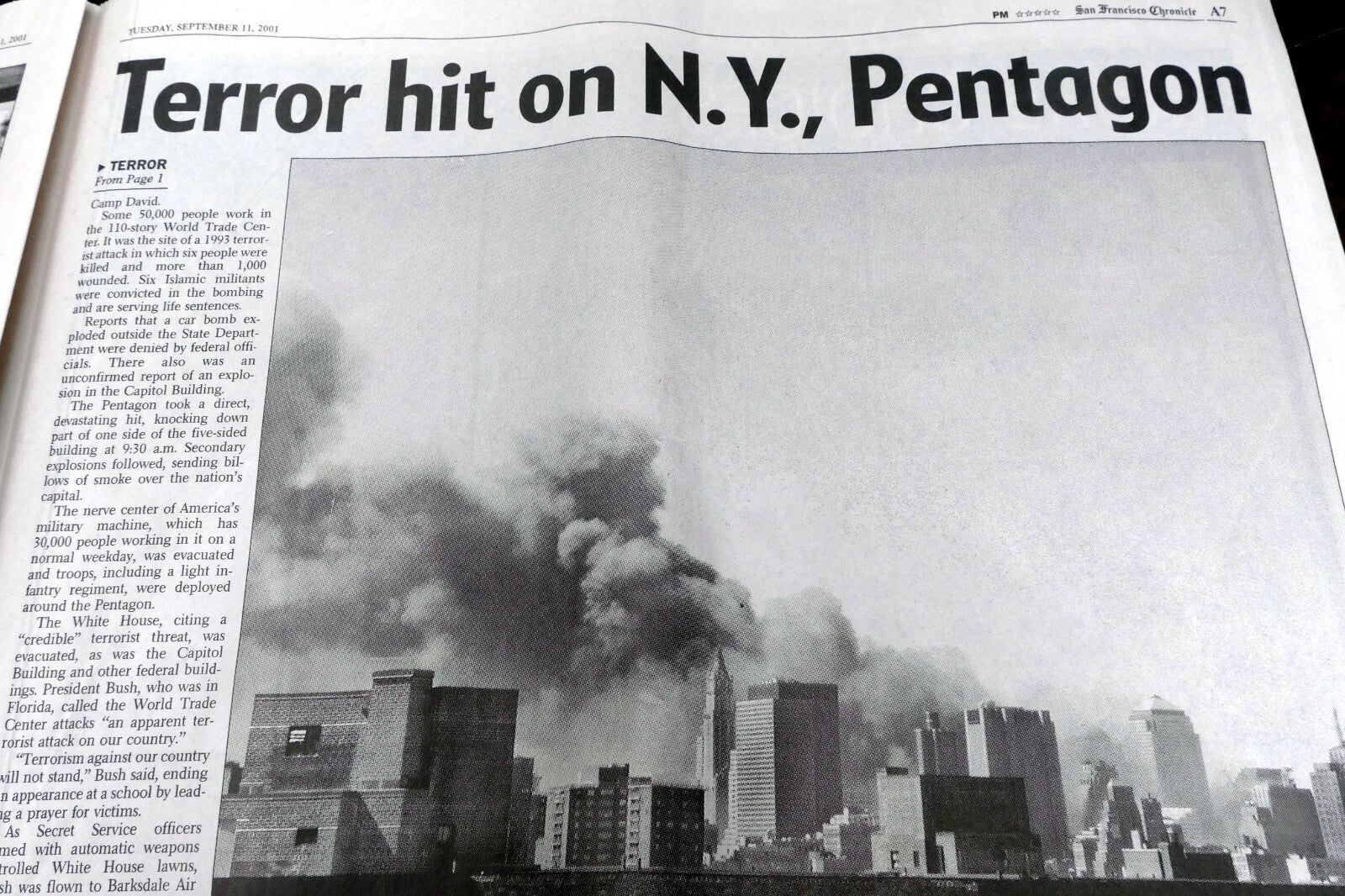 09 - 11 - 2001 San Francisco Chronicle EXTRA US Under Attack world Trade Center