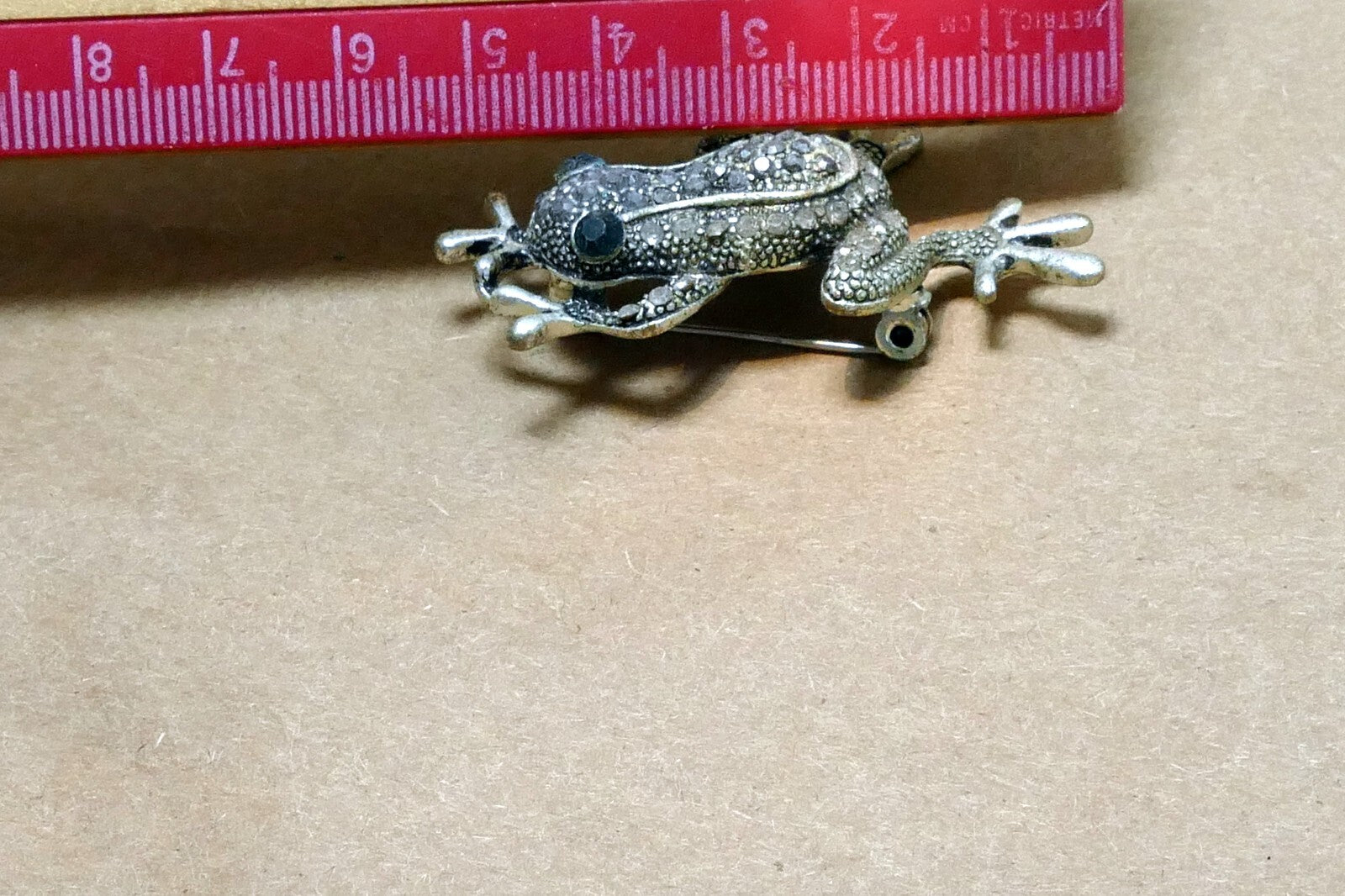 Vintage Frog Brooch Pin Brooch Silver Tone Jeweled  sparkling