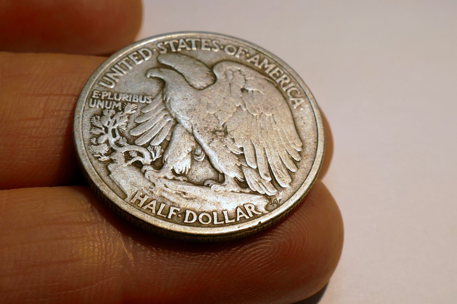 1943 WALKING LIBERTY SILVER HALF DOLLAR COIN