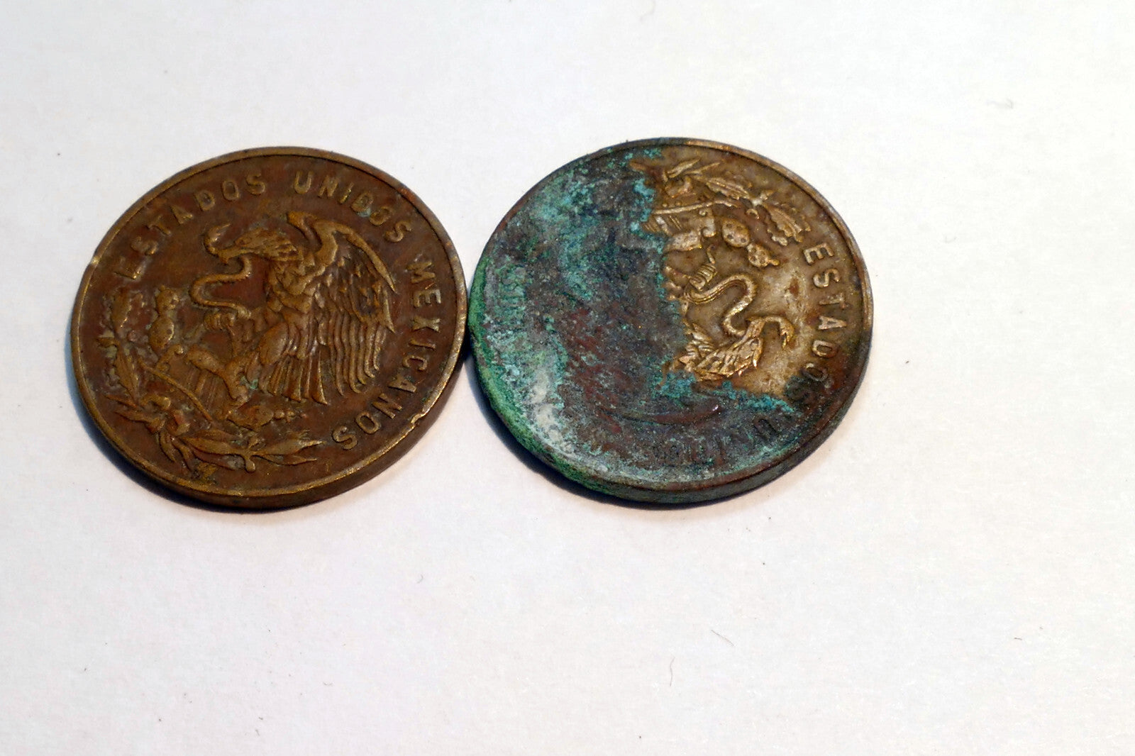 Lot of 2 Mexico 1965-1969 - 5 Cinco Centavos Brass coins  lot pack of 2