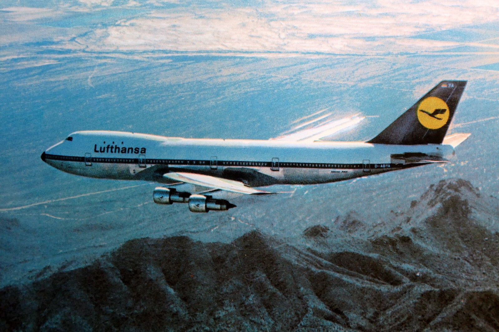 Lufthansa 747 logo airlines airplane blue sky flying postcard unposted