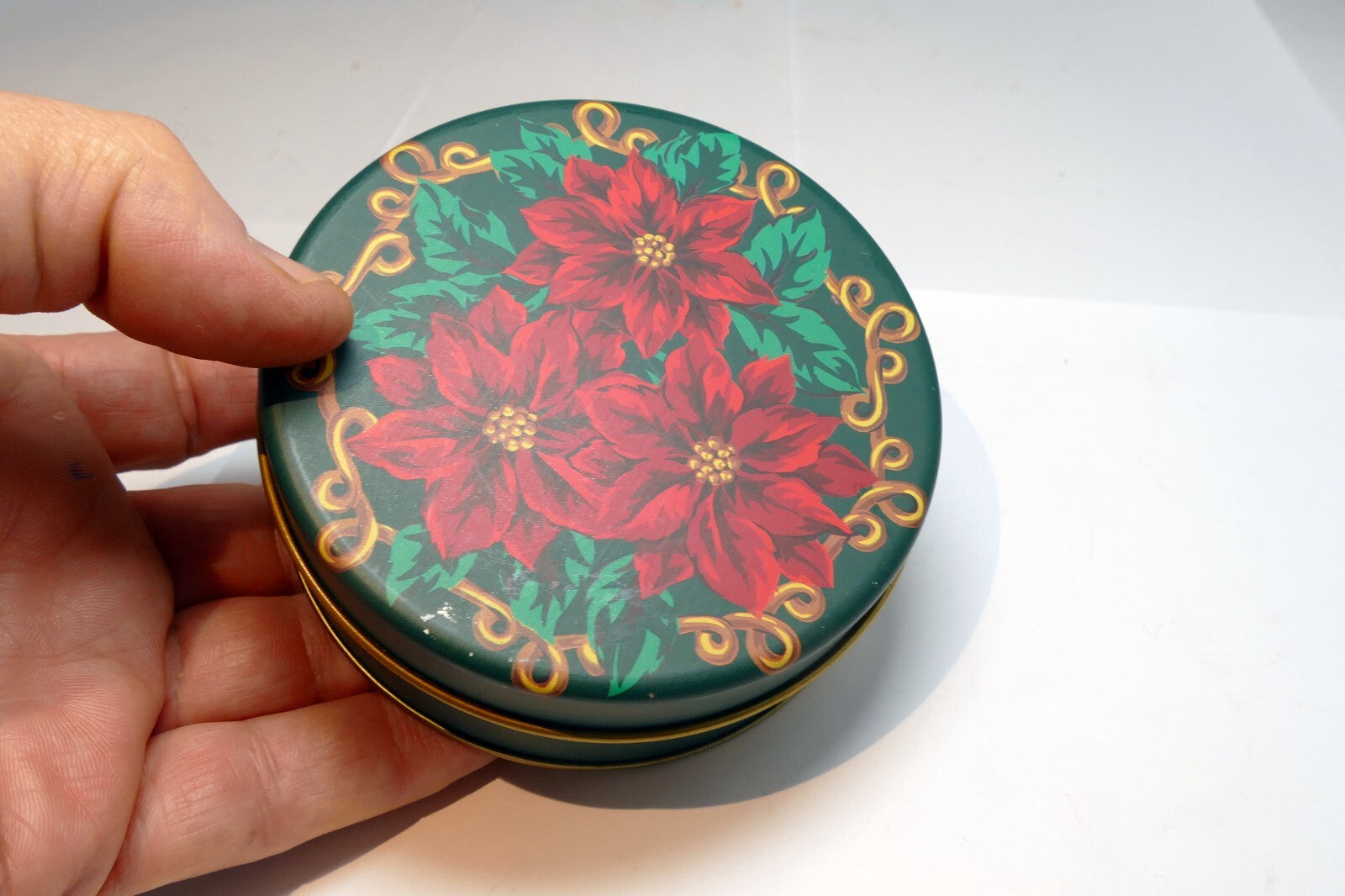 Vintage Christmas Coaster Set of 5 in Collectible Tin floral design