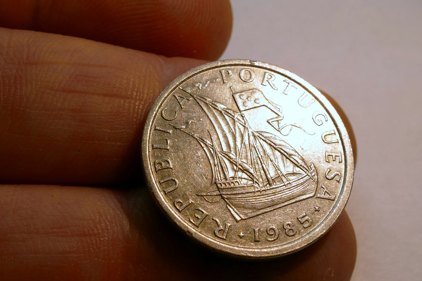 Republica Portuguesa $5  Portugal 5 Escudos - 5$00 Coin 1985