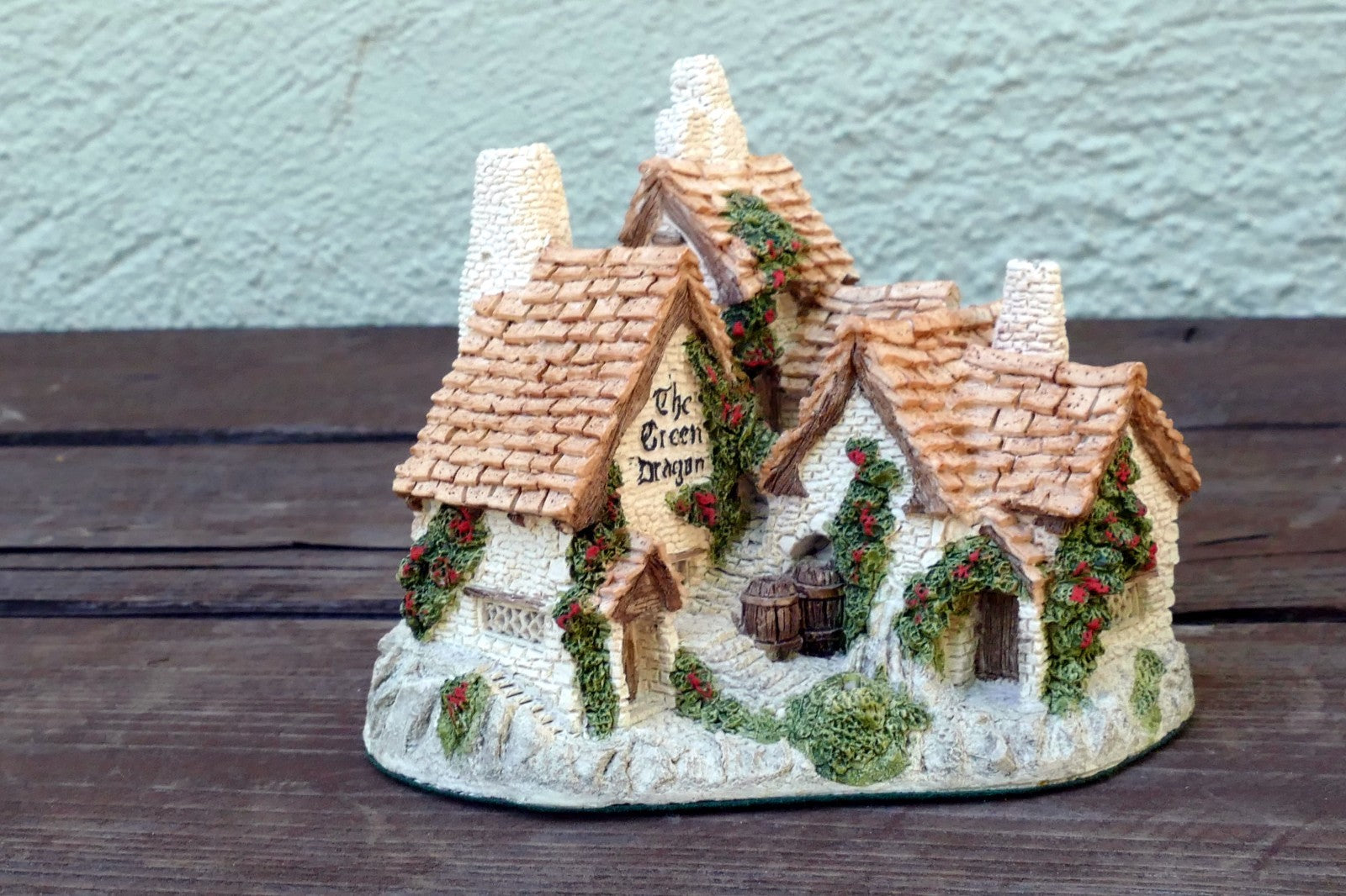 David Winters Cottages Green Dragon Pub 1983  hand painted UK Great Britain
