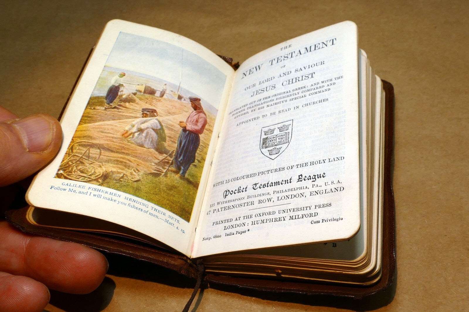 Pocket Oxford New Testament Bible Printed in London 1900's w/ color pictures