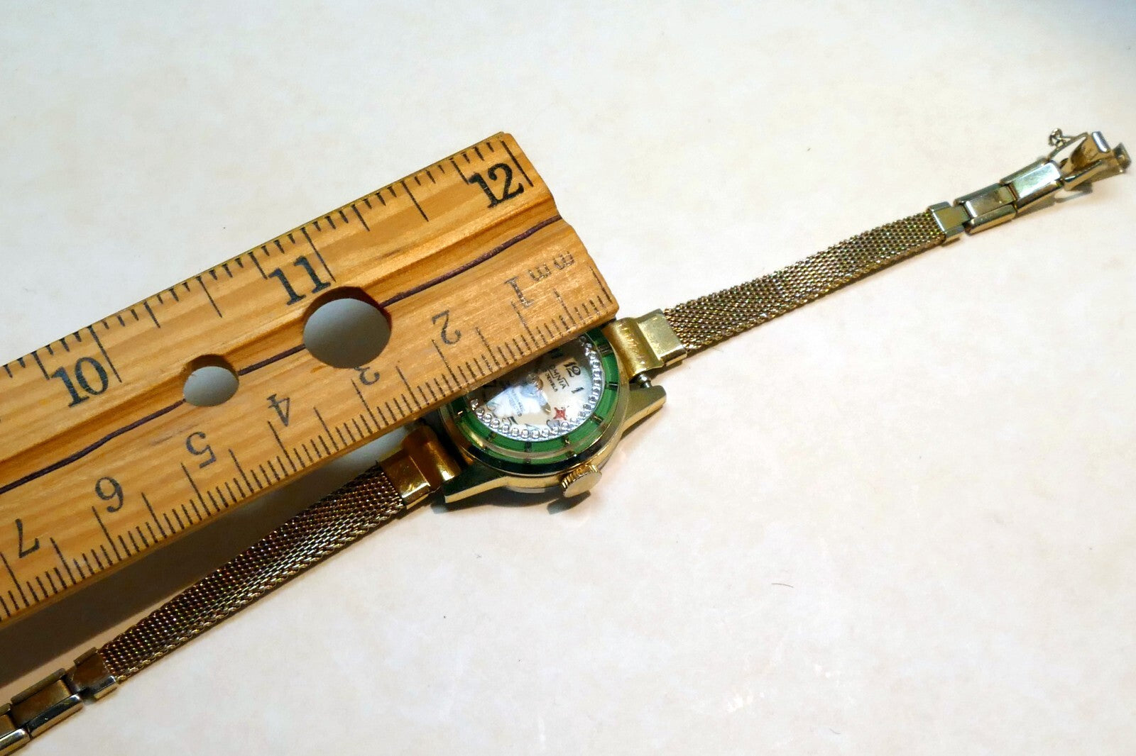 OMNIA Gold Tone 17 Jewel Swiss Mechanical Watch antimagnetic Vintage Ladies
