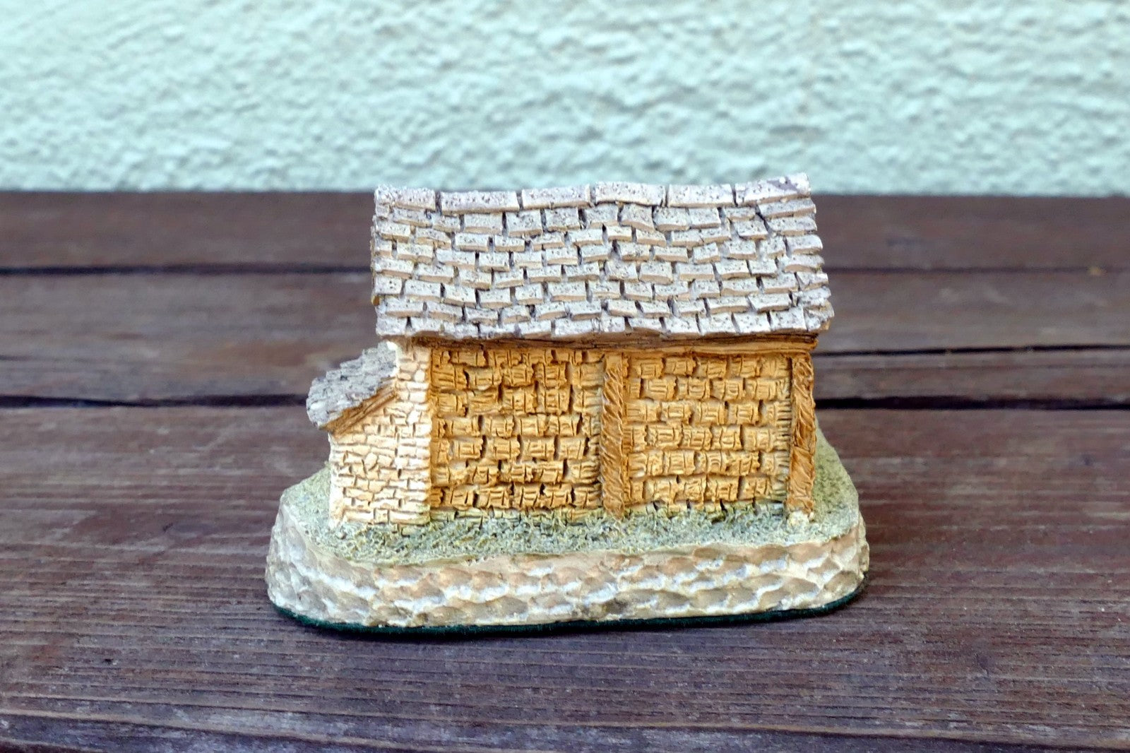 David Winter Cottages Haybarn  Handcrafted Figurine 1982 UK Great Britain