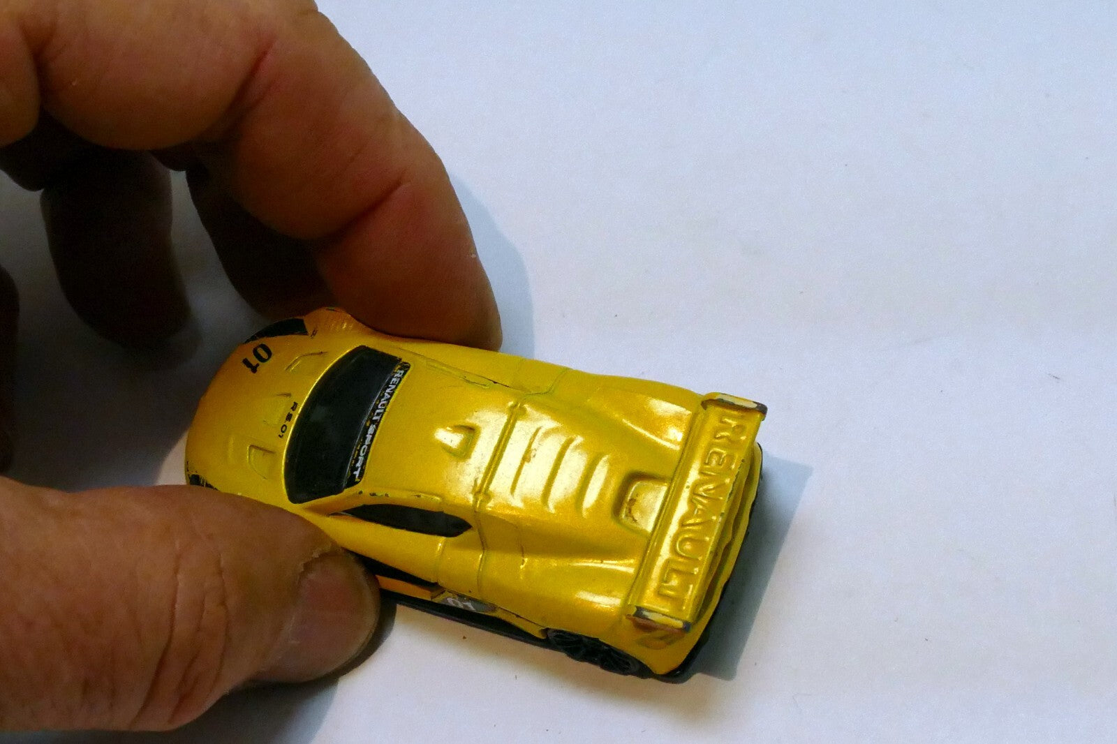 Hot Wheels Renault Sport RS 2015 Mattel DHP01 Yellow 1:64 toy car