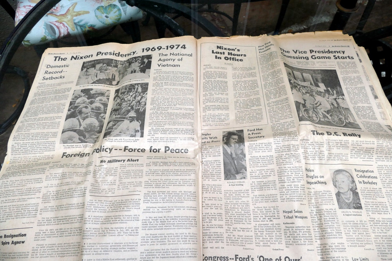 1974 San Francisco Chronicle Nixon Resigns / Watergate Boxscore Plumbers case