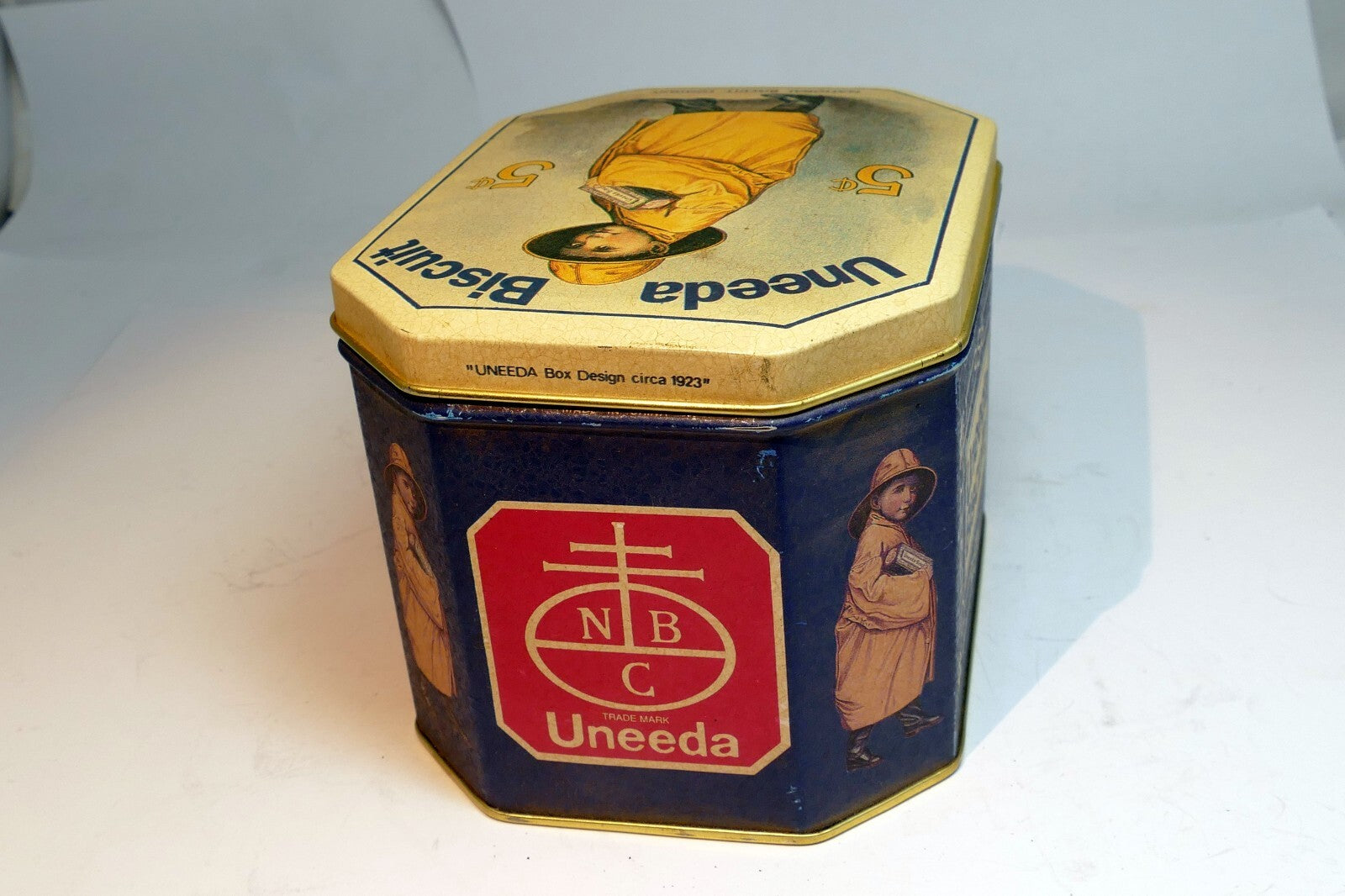 Uneeda Biscuits Tin Depicts 1923 Art Tin octagonal empty container boy
