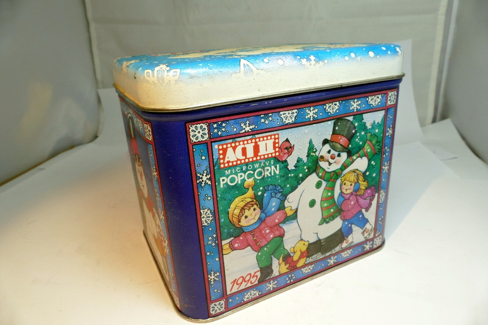 Act II Popcorn Christmas Eve Tin empty container Frosty Snowman kids skating