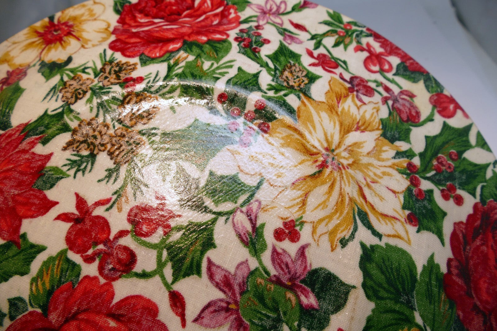 GLASS Plate ANTIQUE FLOWERS GOLD RED 10" Roses red
