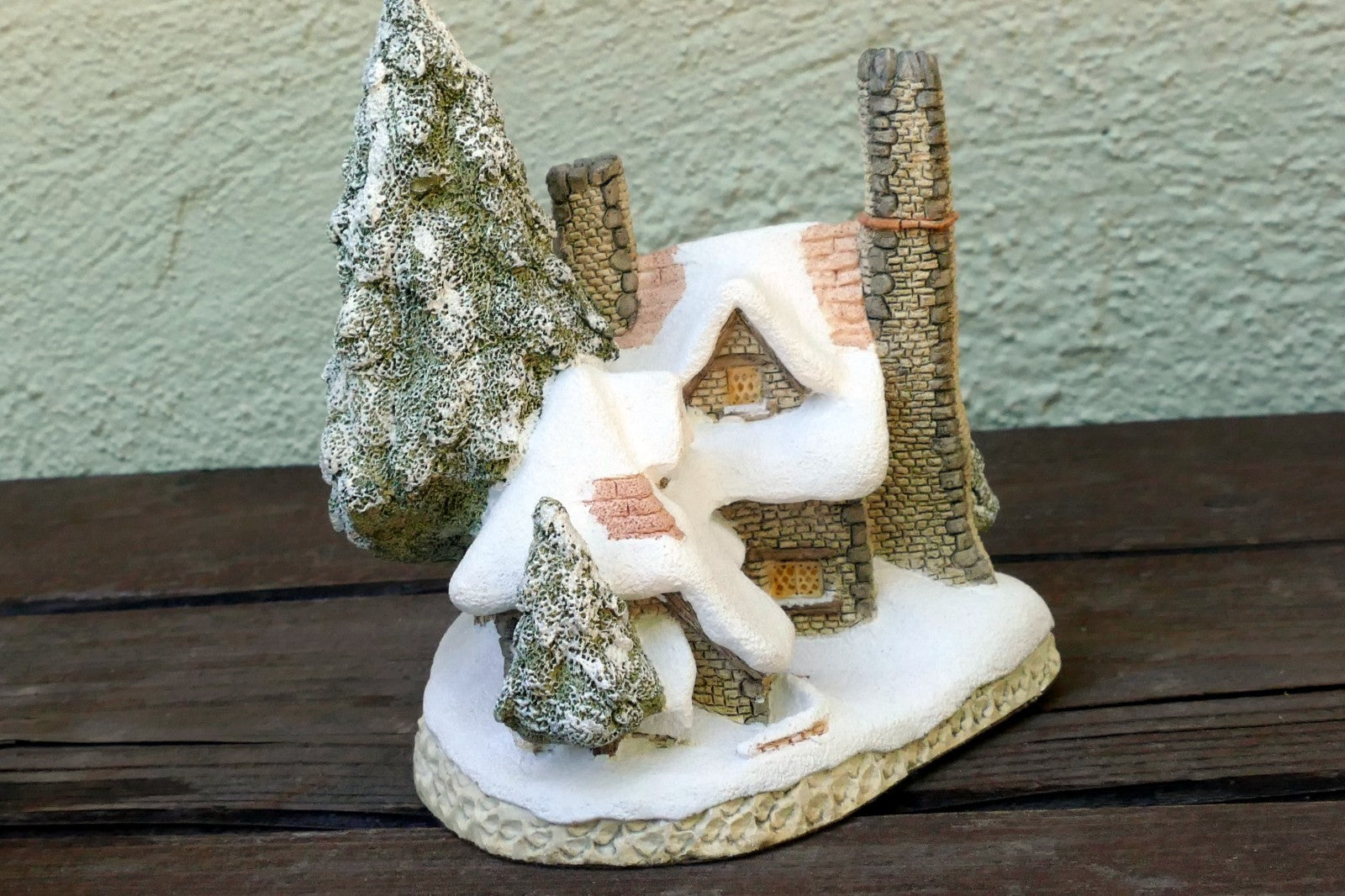 David Winter Cottages “Snow Cottage” Handcrafted – UK 1984