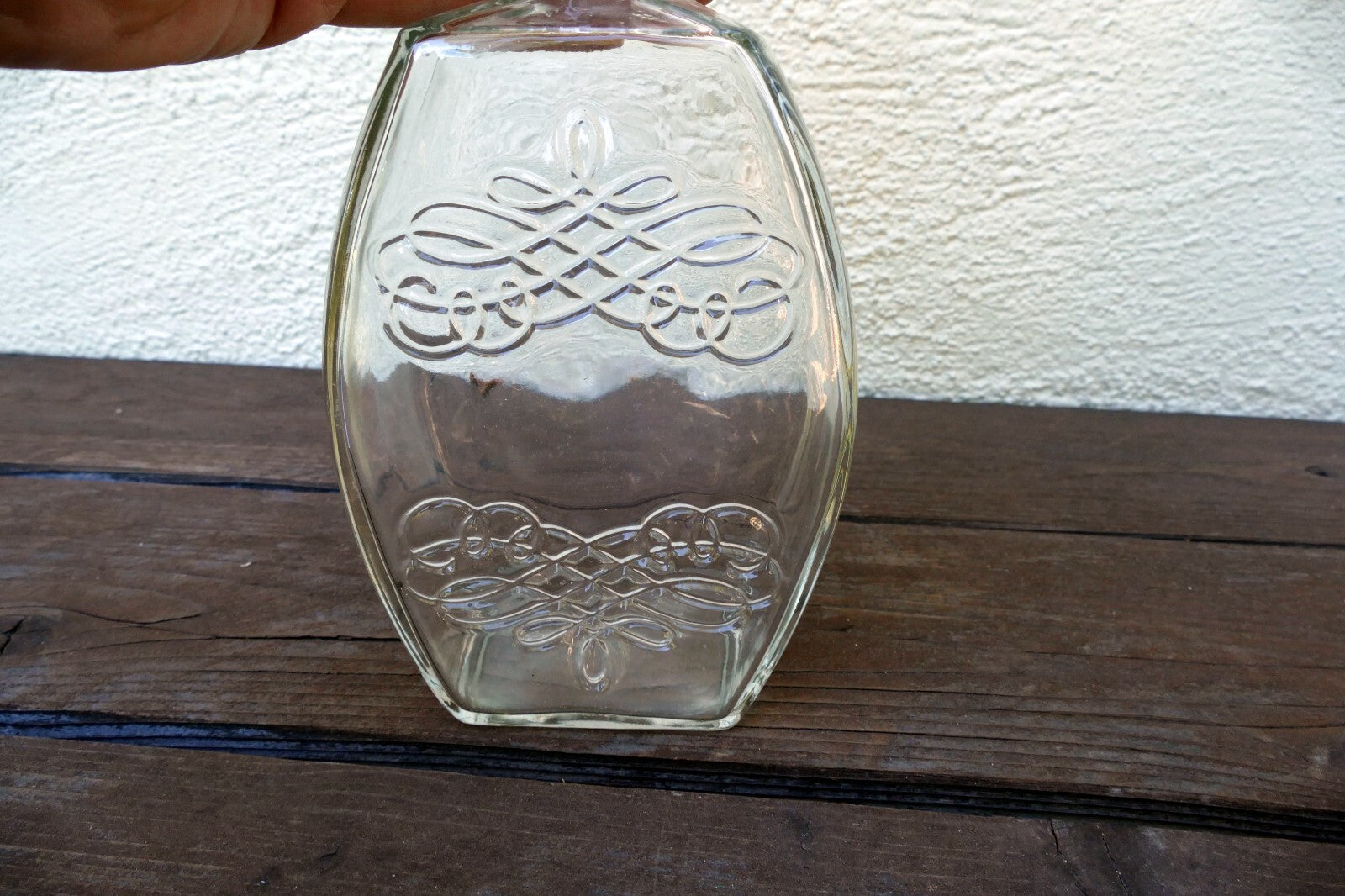 1 Litter Glass Decanter With Stopper 11" tall Oval Ornamented Whiskey