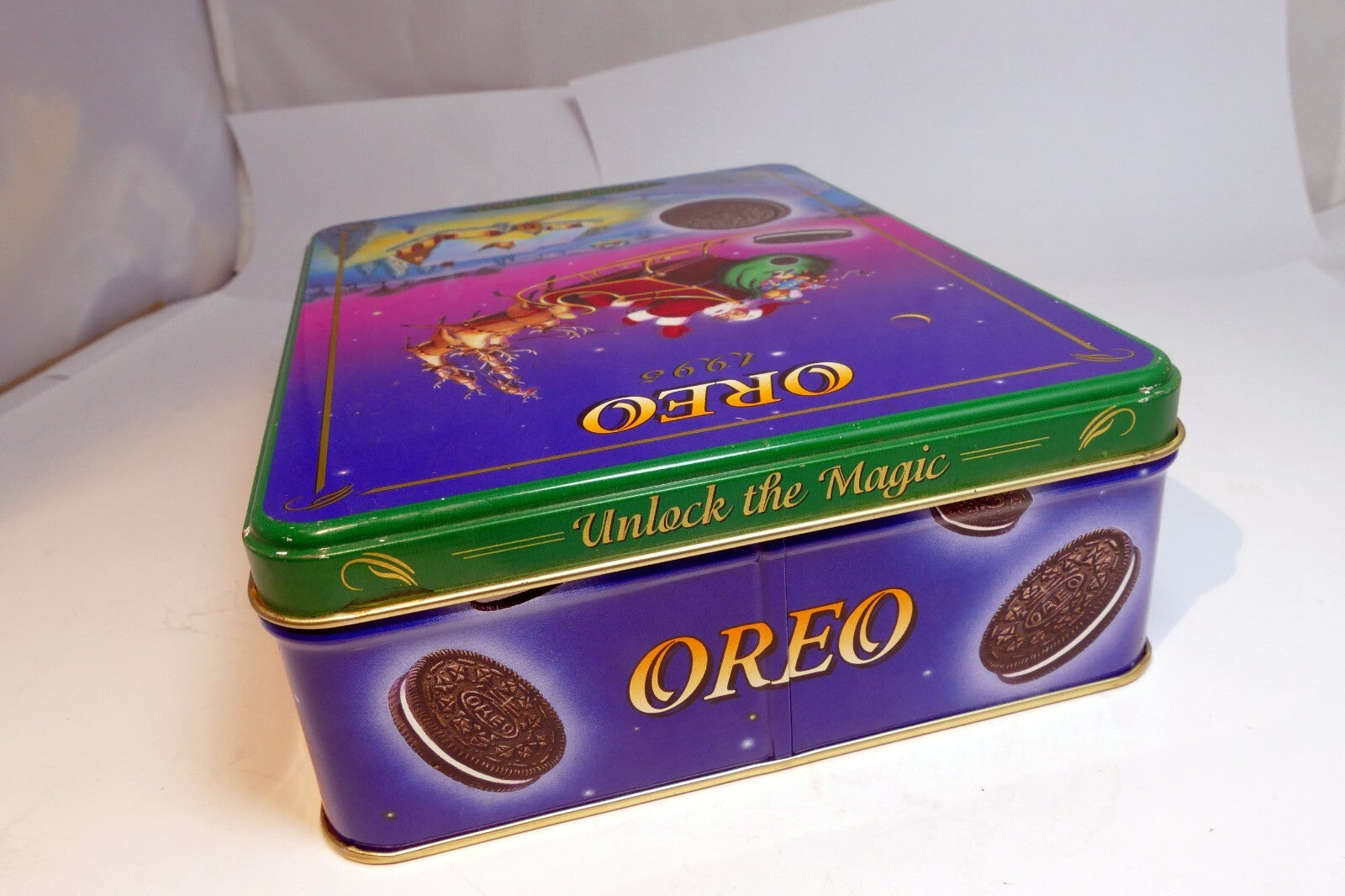 Oreo  Cookie Christmas Eve Tin empty container Flying Sled Santa Claus w/ gifts