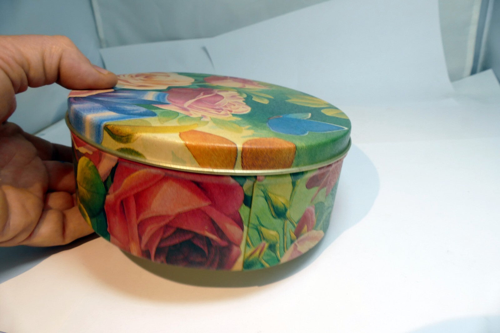 Metal Empty Tin/Container Oval 6X7" roses floral design cookie biscuit