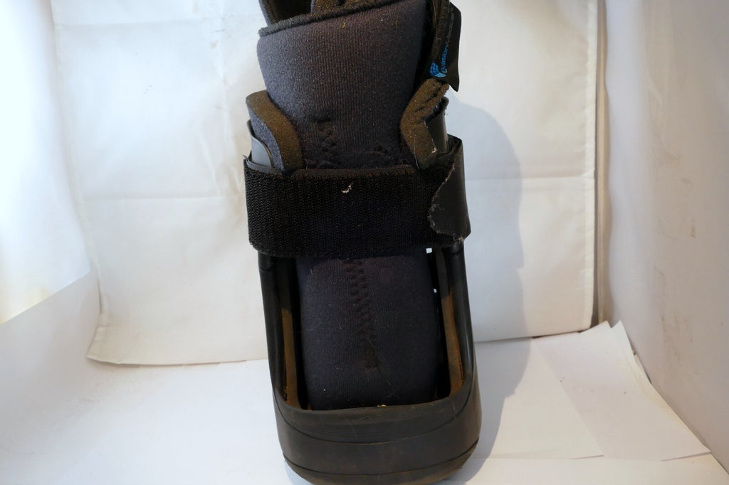 Ovation Medical Right Short Pneumatic Air Walker Shoe Boot Brace size Small kids