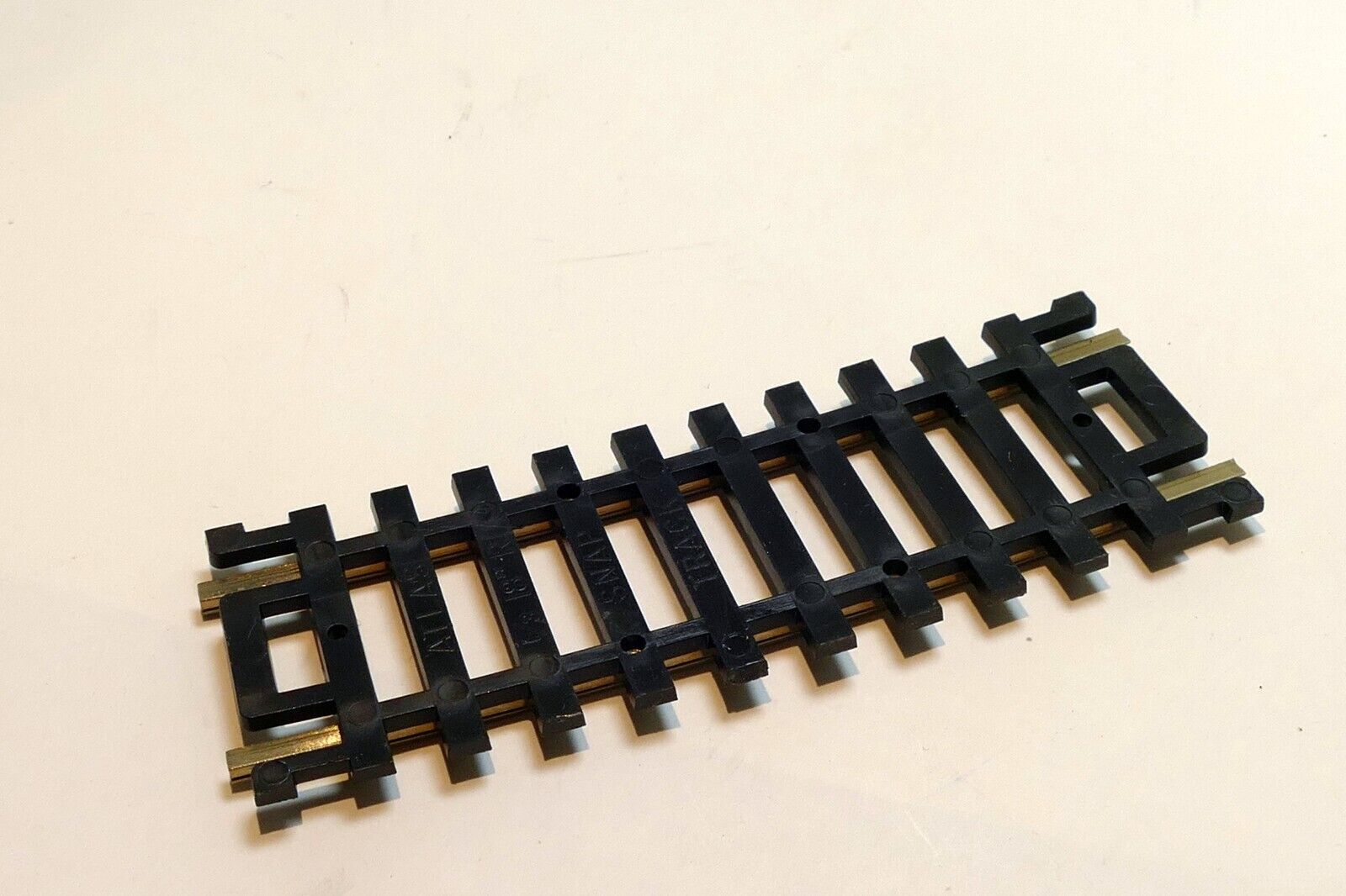 1-Section 3"  curved Track HO Scale Atlas one piece