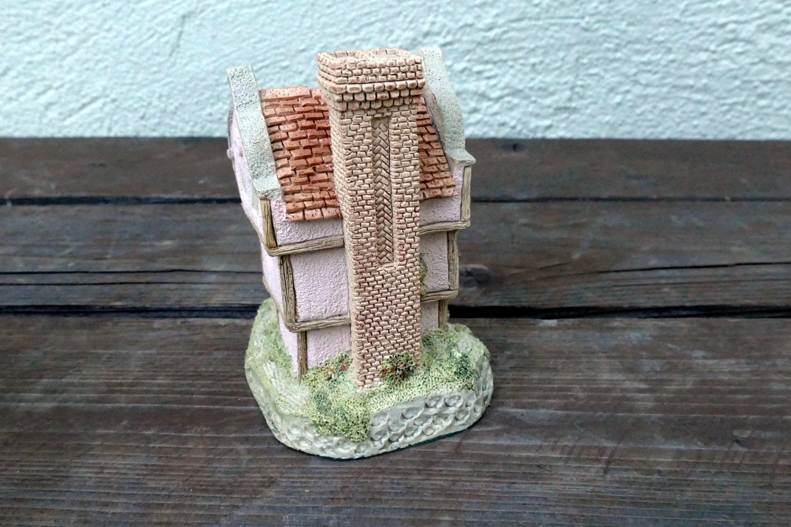 David Winter  SUFFOLK HOUSE Hand Painted Made in England