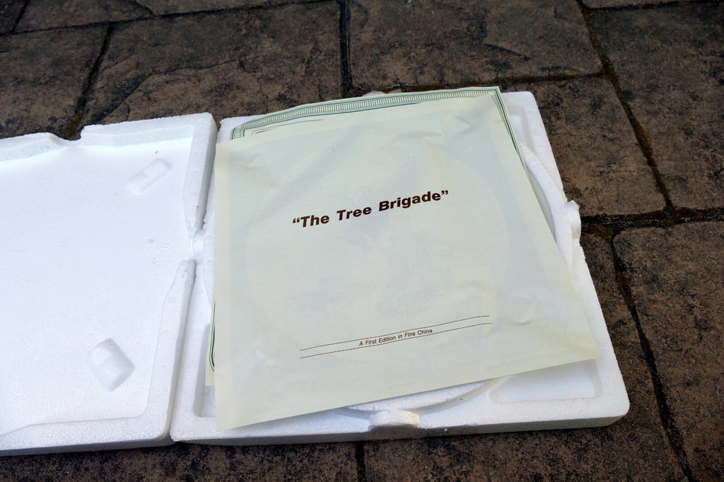 NORMAN ROCKWELL Tree Brigade Plate 1993 84-R70-1.20 Knowles COA