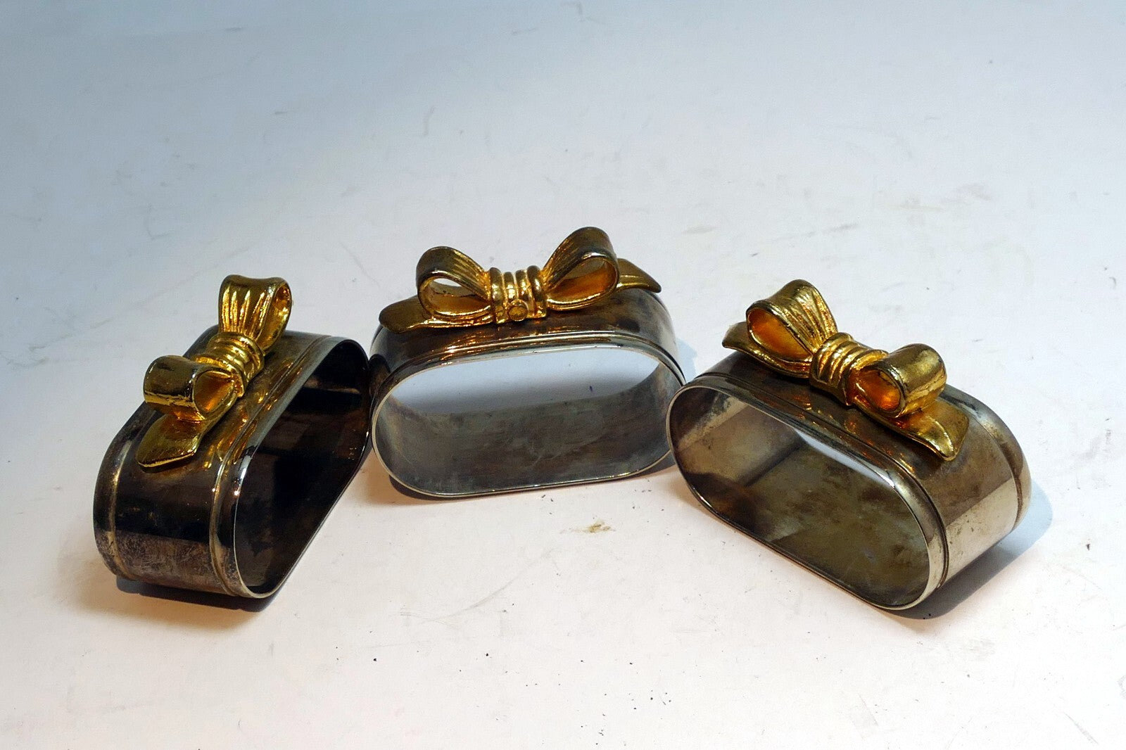 Silver Plated Napkin Rings With Gold Decorative Bow Vintage Lot Of 4 set of four