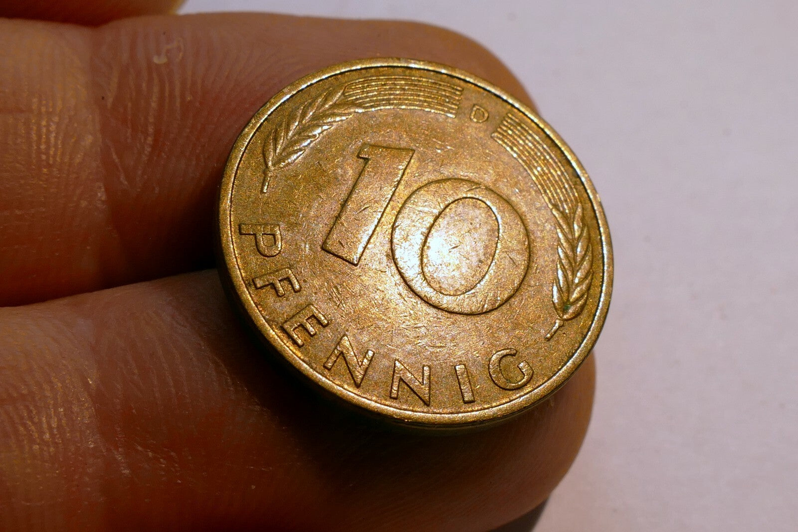 10 Pfennig coin  1985 GERMANY - FEDERAL REPUBLIC Oak Leaf