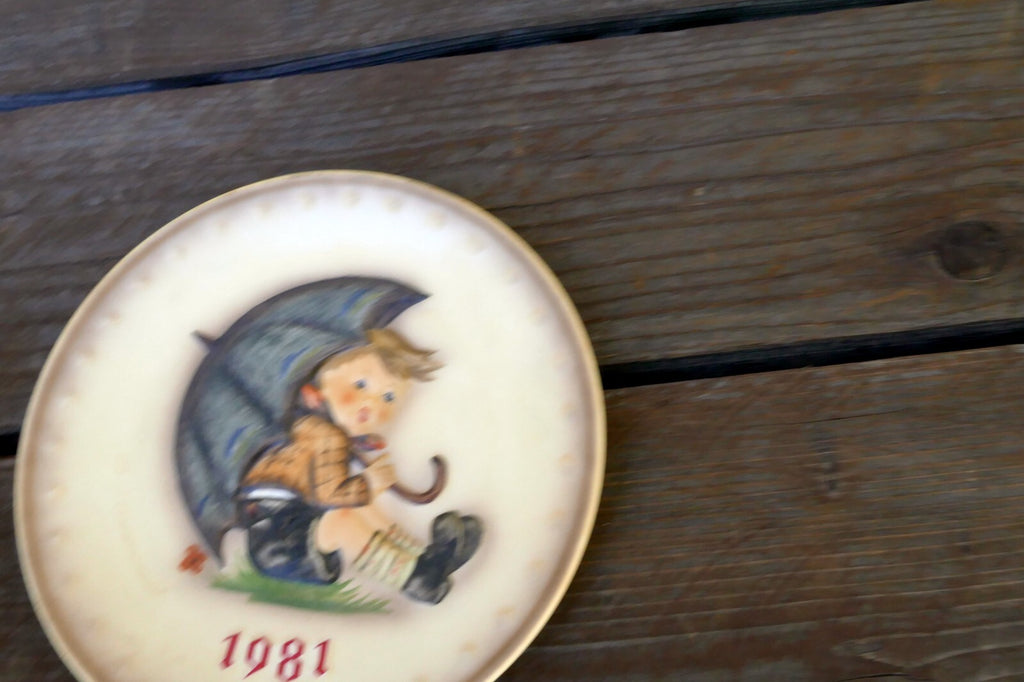 1981 M. J. Hummel Annual Christmas Plate  11th annual plate