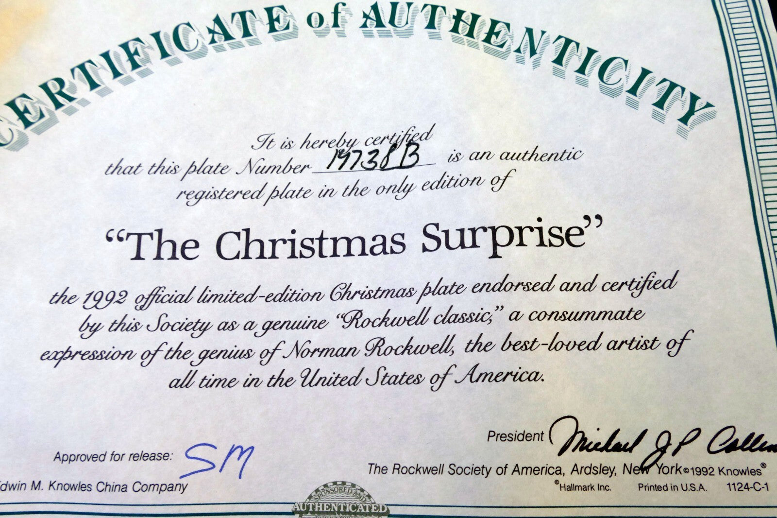 NORMAN ROCKWELL "The Christmas Surprise" Plate 1992 Christmas Knowles COA