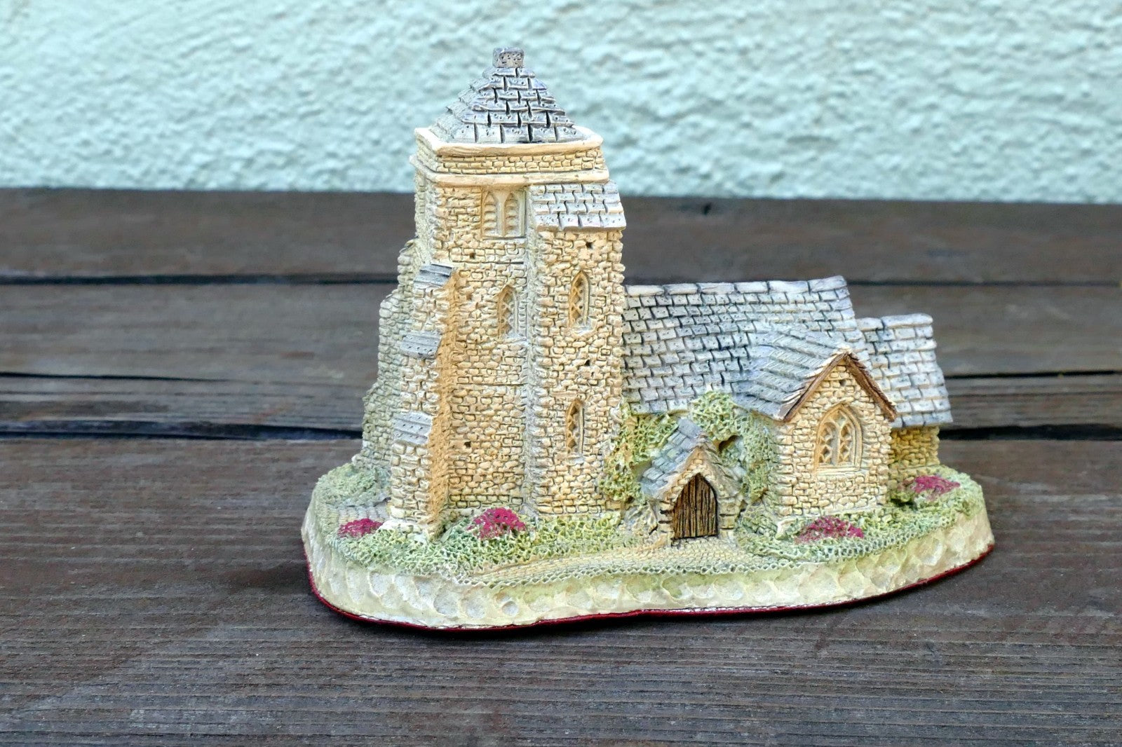 David Winter Cottages ST GEORGE’S CHURCH Hand Painted