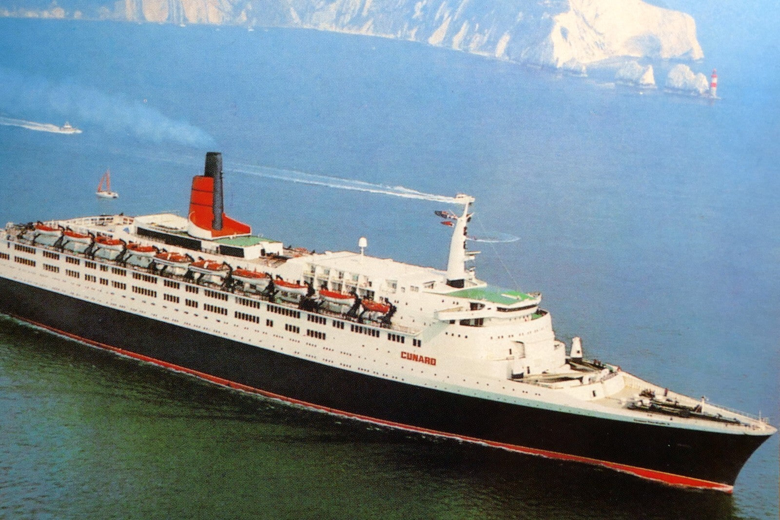 World cruise queen elizabeth 2 1980's postcard 1994