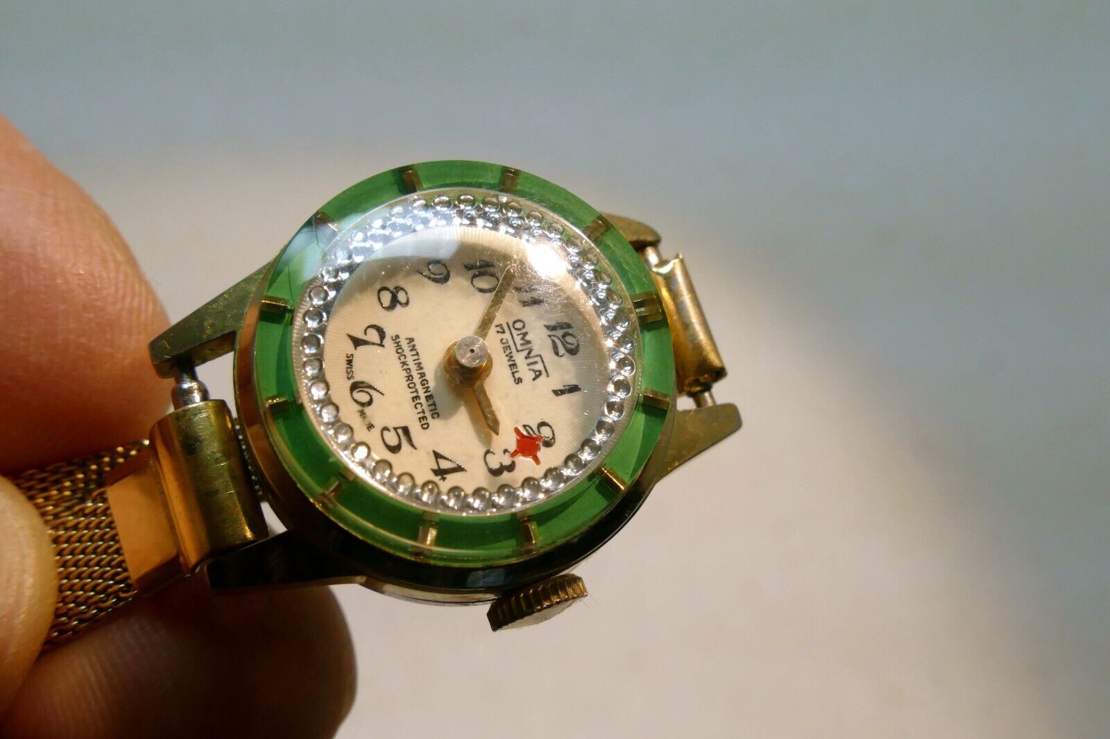OMNIA Gold Tone 17 Jewel Swiss Mechanical Watch antimagnetic Vintage Ladies