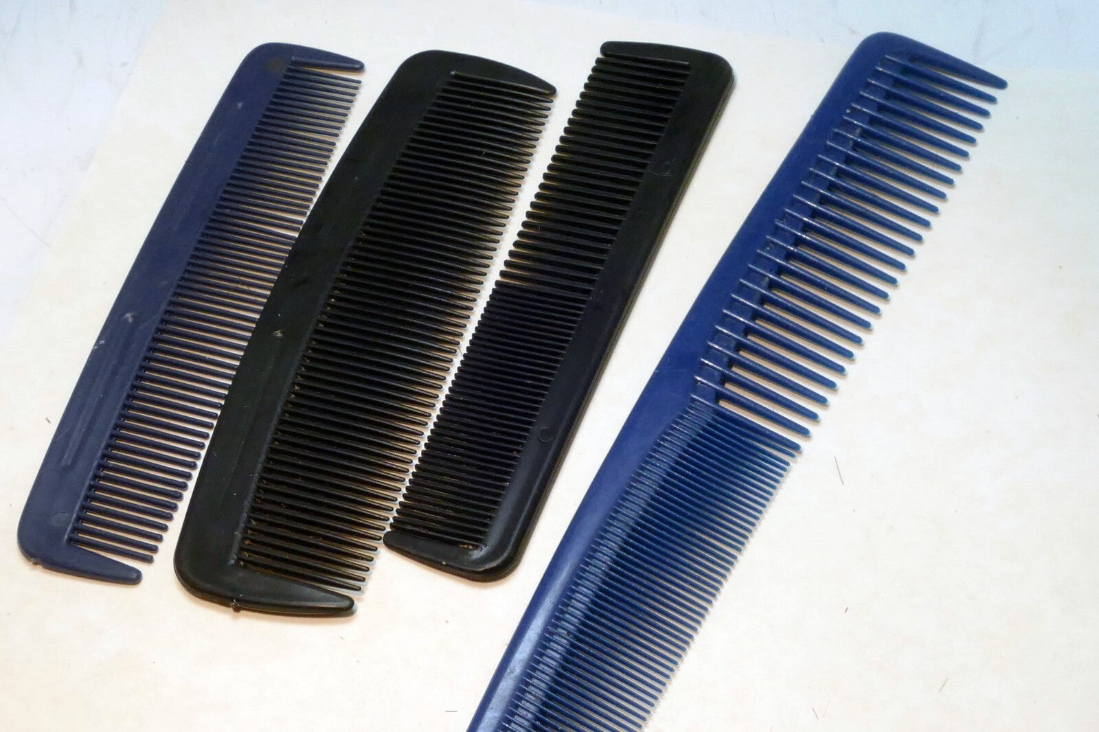 4 Pcs Black Plastic Barbershop Styling Comb Set for hair clippers