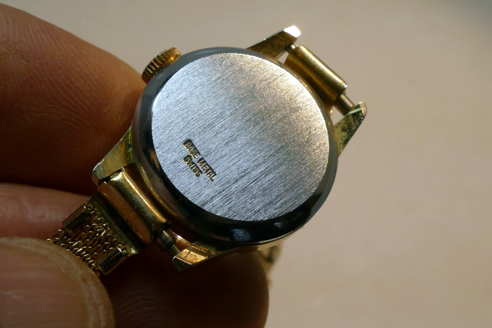 OMNIA Gold Tone 17 Jewel Swiss Mechanical Watch antimagnetic Vintage Ladies