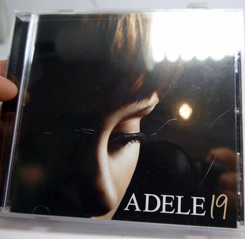 Adele 19 music cd   case with cracks