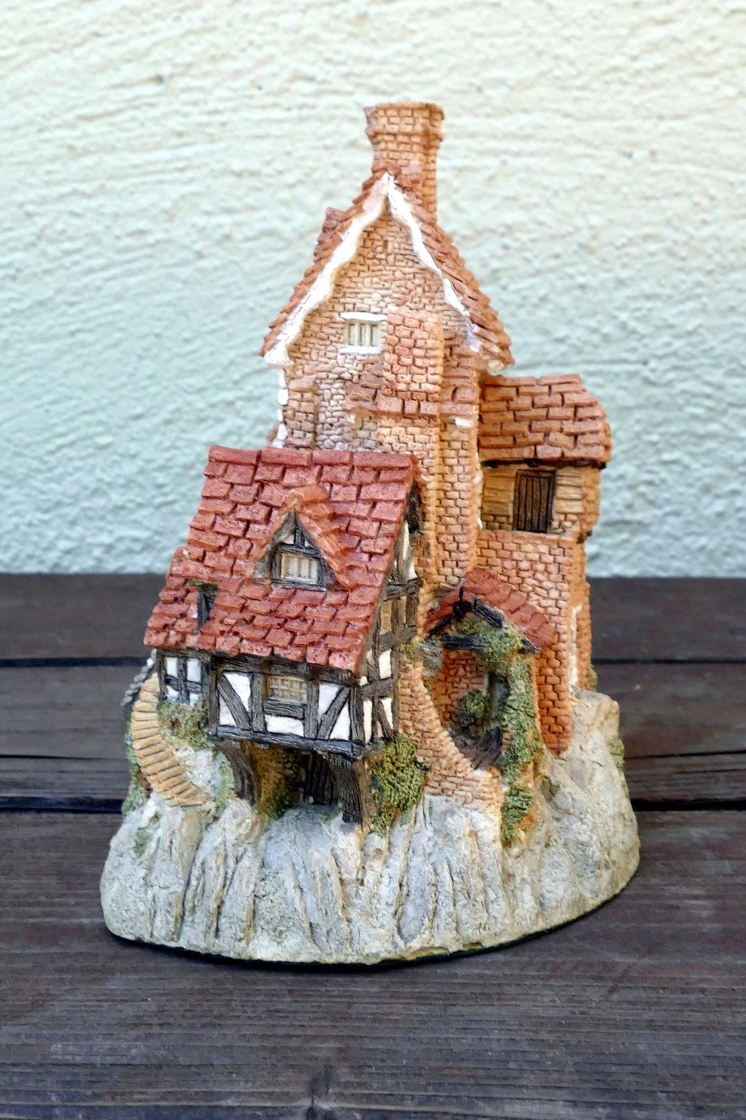 David Winter Cottages"The House on Top" Hand Painted 1982