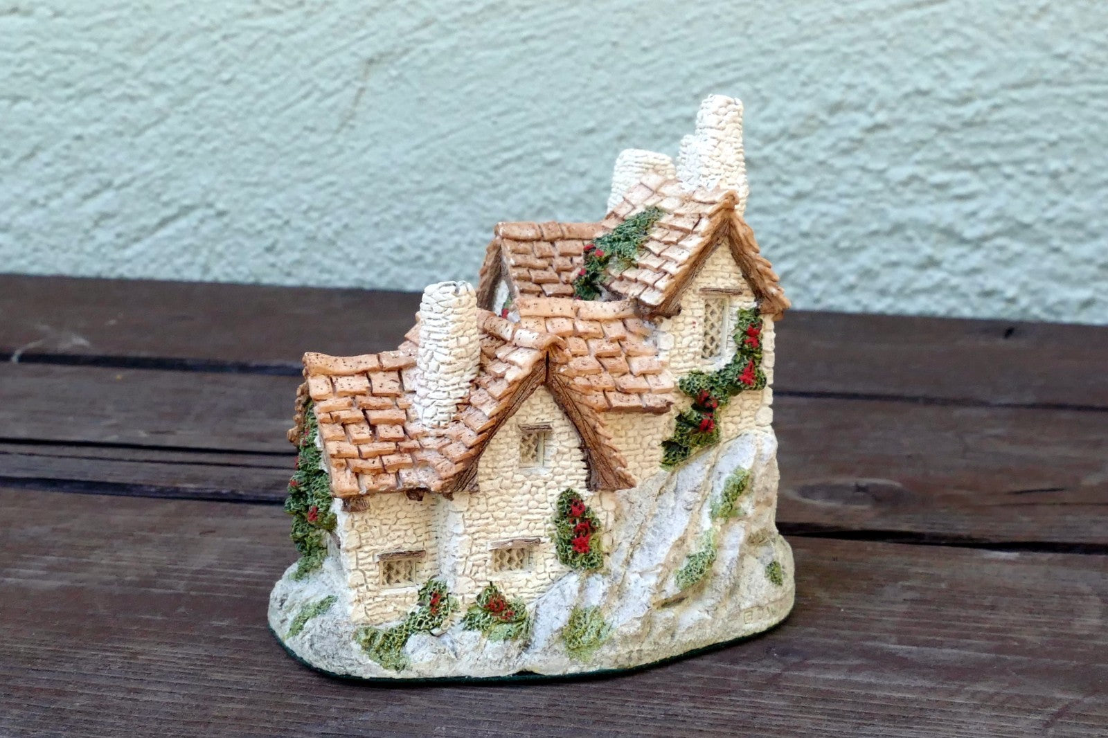David Winters Cottages Green Dragon Pub 1983  hand painted UK Great Britain